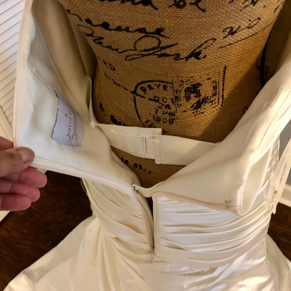 Kirstie Kelly Signature Wedding Dress - Picture 6 of 8